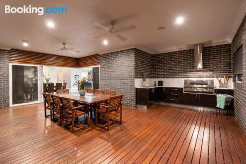 Wentworth Estate 5 Bedroom Luxury Home Sleeps 12 - Accommodation Yamba 5