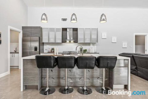 Wentworth Estate 5 Bedroom Luxury Home Sleeps 12 - Accommodation Yamba 2