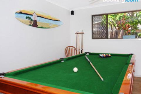 Schirrmann 56 Four Bedroom Home On Canal With Pool Pontoon Aircon & WiFi! - Accommodation Yamba 6