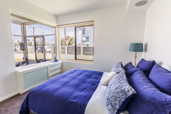 Serene Marinafront 3BR Retreat - Accommodation Yamba 1
