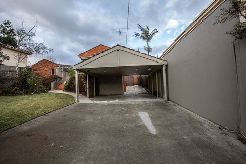 Lots Love Life Garden View Amazing Five Bedrooms - Accommodation Yamba 3