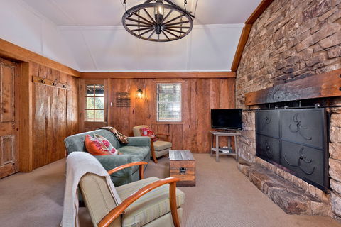 Crackenback Cottage 1884 - Accommodation Yamba 1