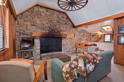 Crackenback Cottage 1884 - Accommodation Yamba 3