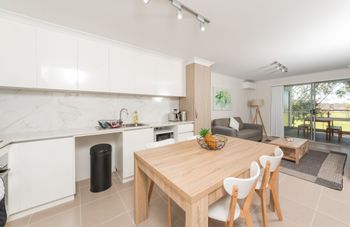 Lakeview Apartment Suite 16 - Accommodation Yamba 6