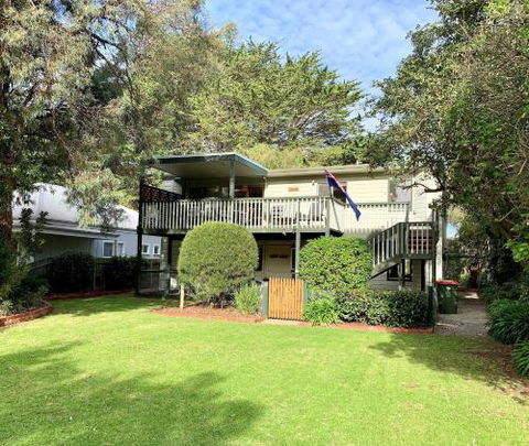 Island Escape - Accommodation Yamba 0