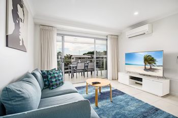 Cotton Tree Modern Apartment - Accommodation Yamba 0