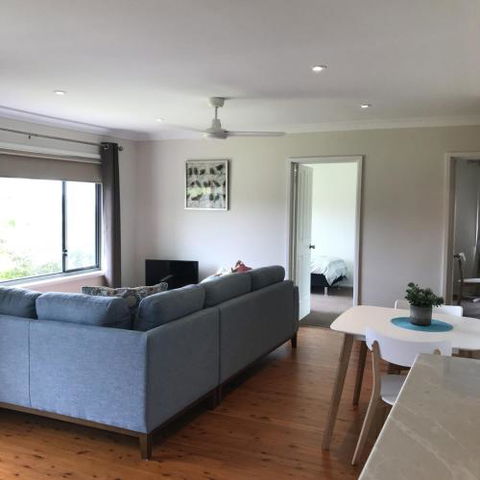 WAVES At MOLLYMOOK - Accommodation Yamba 2