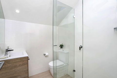 Private Garden Apartment Minutes Walk To Station NBN01 - Accommodation Yamba 3