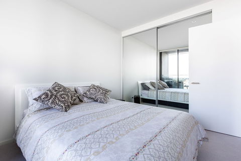 Sabrina, 2BDR Docklands Apartment - Accommodation Yamba 6