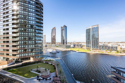 Sabrina, 2BDR Docklands Apartment - Accommodation Yamba 0
