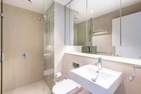 Sabrina, 2BDR Docklands Apartment - Accommodation Yamba 5