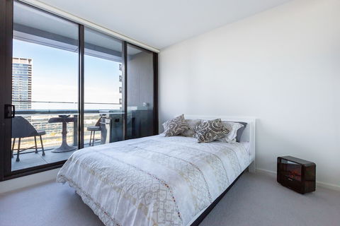 Sabrina, 2BDR Docklands Apartment - Accommodation Yamba 3