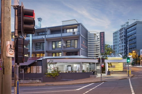 The Metropolitan Spring Hill - Accommodation Yamba 1