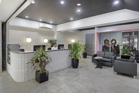The Metropolitan Spring Hill - Accommodation Yamba 4