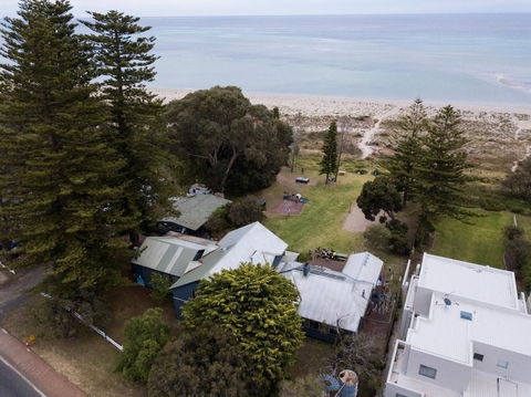 Dunsborough Beachouse YHA Backpackers - Accommodation Yamba 2