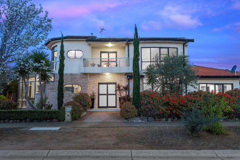 Villa De Marseilles - Melbourne - Accommodation Yamba 0