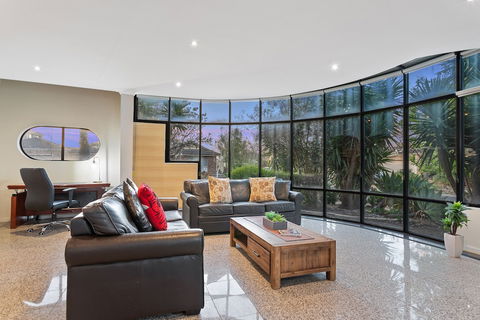 Villa De Marseilles - Melbourne - Accommodation Yamba 3