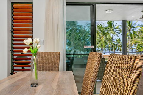 Beachfront Apartment With Ocean View - 4 - Accommodation Yamba 3