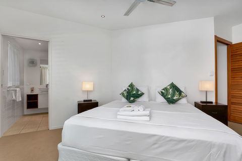 Beachfront Apartment With Ocean View - 4 - Accommodation Yamba 2