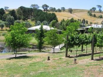 Buttercup Cottage & Private Apartment - Accommodation Yamba 2