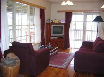 Buttercup Cottage & Private Apartment - Accommodation Yamba 5