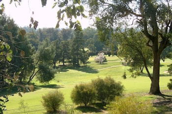 Commercial Golf Resort - Accommodation Yamba 1