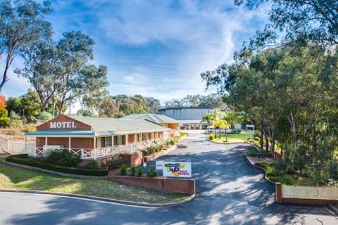 Commercial Golf Resort - Accommodation Yamba 0