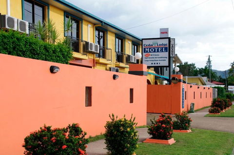 Cedar Lodge Motel Townsville - Accommodation Yamba 0