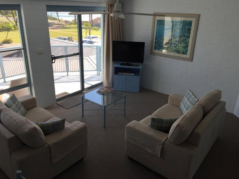 Breakers Apartments Mollymook - Accommodation Yamba 2