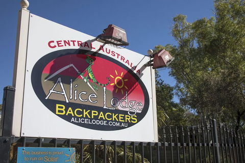 Alice Lodge Backpackers - Accommodation Yamba 2