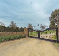 Outlook Hill Vineyard Cottages - Accommodation Yamba