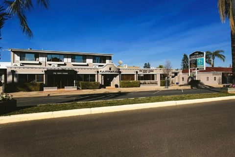The Town House Motor Inn - Accommodation Yamba 0