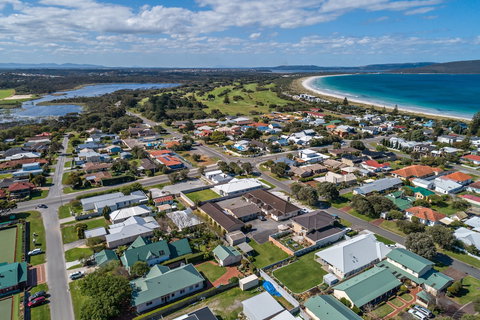 Albany Holiday Units - Accommodation Yamba 0