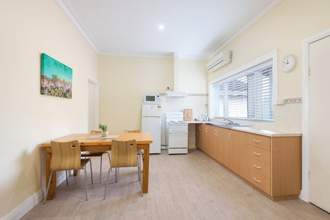 Albany Holiday Units - Accommodation Yamba 3