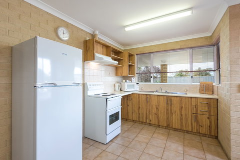 Albany Holiday Units - Accommodation Yamba 2