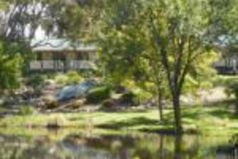 Granite Gardens Cottages & Lake Retreat - Accommodation Yamba 0