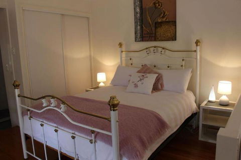 Granite Gardens Cottages & Lake Retreat - Accommodation Yamba 7
