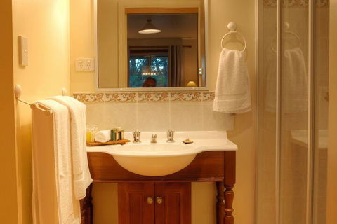 Accommodation Creek Cottages - Accommodation Yamba 5