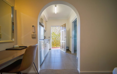 Hamiltonâ€™s Queanbeyan Motel - Accommodation Yamba 1