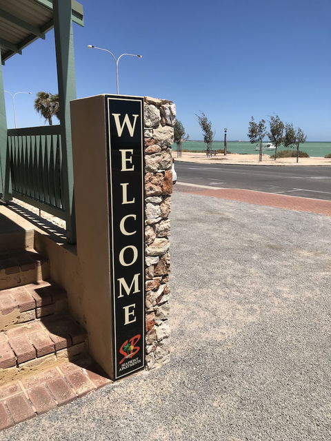 Shark Bay Seafront Apartments - Accommodation Yamba 3