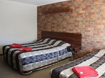Woomargama Village Hotel Motel - Accommodation Yamba 1
