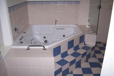 MacDonnell House Naracoorte - Accommodation Yamba 5