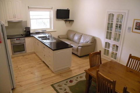 MacDonnell House Naracoorte - Accommodation Yamba 7