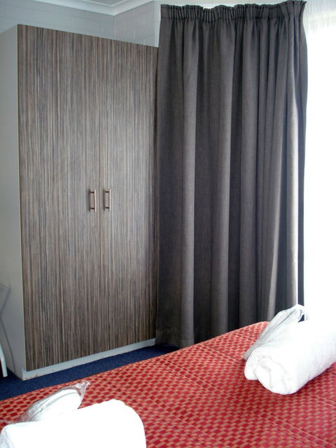 A Raceview Motor Inn - Accommodation Yamba 5