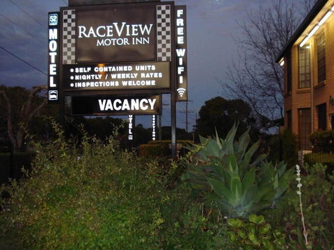 A Raceview Motor Inn - Accommodation Yamba 1
