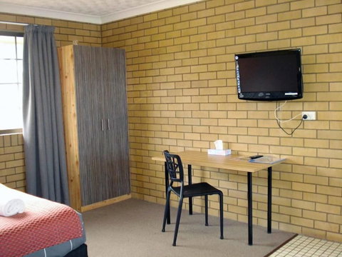 A Raceview Motor Inn - Accommodation Yamba 4
