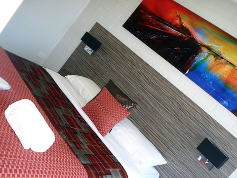 A Raceview Motor Inn - Accommodation Yamba 2