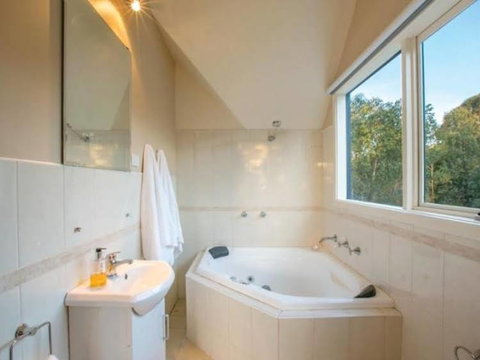 Jolee Accommodation - Accommodation Yamba 0