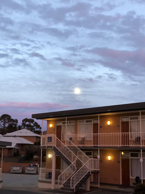 Queanbeyan Motel - Accommodation Yamba 0