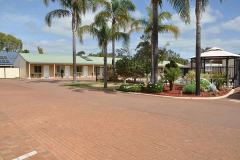 Pinjarra Resort - Accommodation Yamba 2